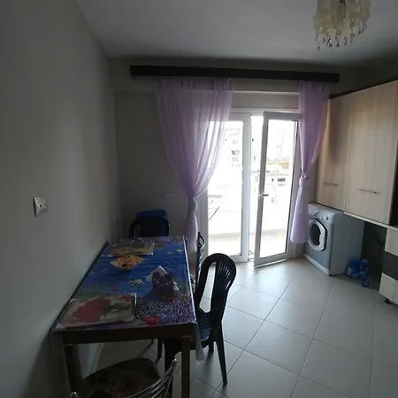 Mona's Hostel Saranda